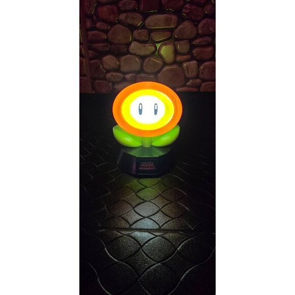 Paladone Super Mario Fire Flower Icon Light #B14 - Picture 2 of 9